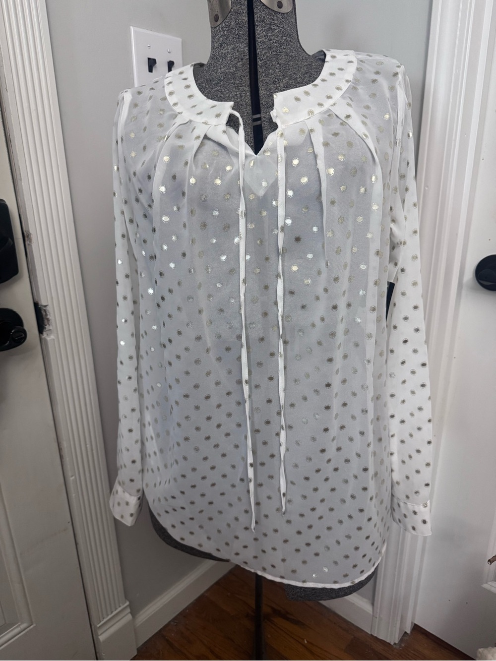 Women’s New Directions White Sheer Long-Sleeve Blouse with Gold Dot Accents LG